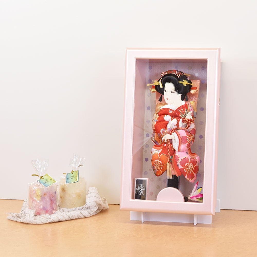 羽子板 壁掛け 初正月飾り ピンク 9号 愛 ガラスケース pink　おしゃれ かわいい 可愛い コンパクト モダン 送料無料