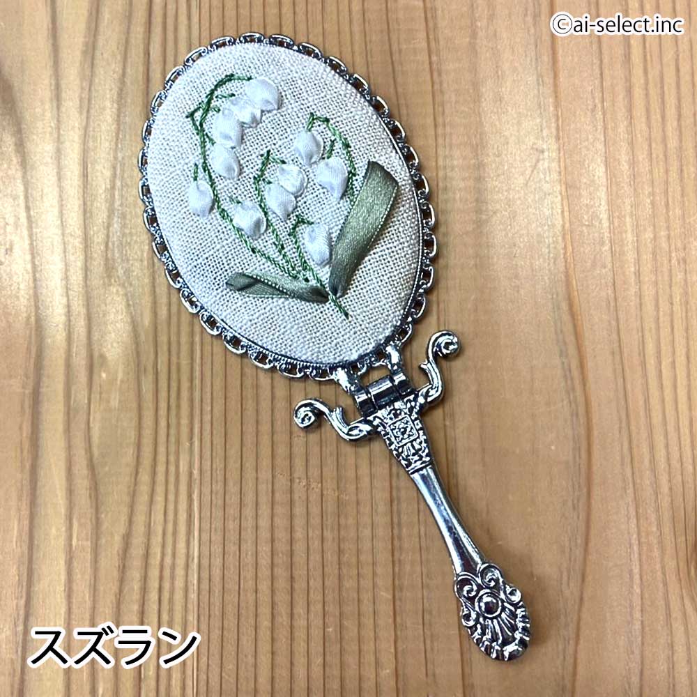 New 手鏡 ハンドミラー リボン刺繍 スズラン カーネーション 楕円 手持ち かわいい おしゃれ 化粧 直し 持ち運び 便利 携帯 コンパクトミラー メイクミラー 小さい 鏡 持ち運び スタンドミラー プレゼント 母 祖母 女性 ギフト オーバル型 かわいい 2way 巾着付き