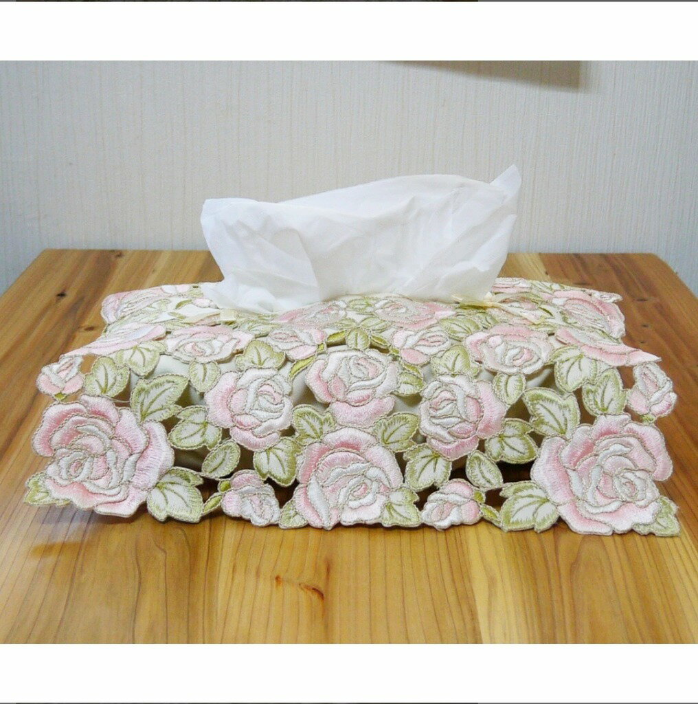 Rakuten - ai　薔薇のコード刺繍が綺麗 豪華　インテリアになる　おしゃれ　ティッシュカバー　ティッシュケース かわいい おしゃれ ピンク レース 花柄 上品 ゴージャス リビング 寝室 バラ ローズ 薔薇 エレガント　綺麗　明るい色　コード刺繍　高級　神戸カフェカーテン