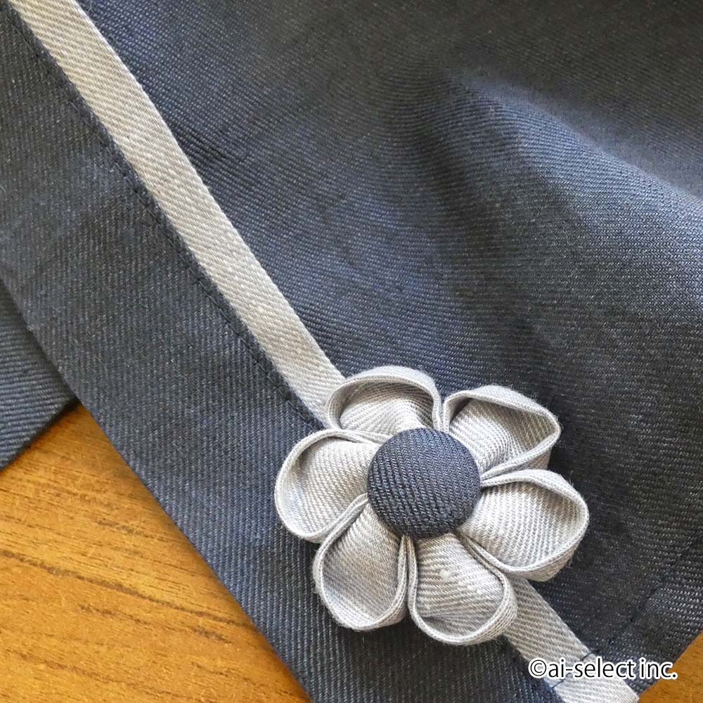 Rakuten - カフェカーテン 約50×縦45cm 小窓 カラーボックス 高級麻100% 日本製　播州織　目隠し　小窓用　ポスト投函で送料無料 スウィートガーデン　おしゃれ　ナチュラル リネン　可愛い　北欧　棚隠し　洗える　紺色　ネイビー　花着脱　廊下　階段　子供部屋　細窓
