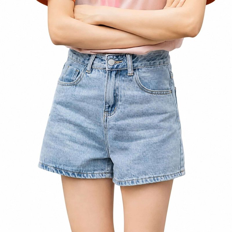 　　　 ◆◇◆売れている秘密◆◇◆ 【デニムショートパンツ】利便性を考慮し、フロントのボタンホール（ボタン穴）はあらかじめ開けられた状態で丁寧におします。開封後すぐにご着用いただける快適な仕様となっており、毎日のコーディネートに手軽に取り入れられます。すっきりとしたシルエットのデニムショートパンツは、デイリーのカジュアルスタイルに幅広く対応します。 【ショートパンツ】しなやかでさらっとした肌触りのコットン系デニム素材を使用しており、軽やかな着用感を実現します。暑い季節でも蒸れにくく、やわらかな風合いが肌に優しく馴染みます。耐久性と日常使いのしやすさを両立したショートパンツは、お出かけや旅行、週末のショッピングなど様々なアクティブシーンで快適に過ごせます。 【レディース短パン】気になる腰回りをすっきりと見せ、美しいボディラインを演出する体型カバー設計のレディース短パンです。裾に向かってゆるやかに広がるシルエットが、太もも周りをすっきりと細見えさせてくれます。すっきりとした脚長効果も期待でき、シンプルなTシャツやブラウスを合わせるだけで、大人のカジュアルスタイルが完成します。 【ズ短パン】ベーシックなデザインのズ短パンは、トレンドに左右されず長く愛用できるボトムスです。定番のブルー、爽やかなライトブルー、シックなブラックの豊富なカラーバリエーションを展開しており、お手持ちのトップスに合わせてお好みのスタイリングを楽しめます。スニーカーやサンダルとの相性もで、夏の着回しに便利です。 【ハーフパンツ】サイズ展開はSサイズから2XLサイズまで幅広くご用意しており、ゆったりとしたリラックスフィットからジャストサイズまで、お好みの着用感をお選びいただけます。通学やデイリーユースはもちろん、リゾート地でのレジャーシーンまで幅広く活躍するハーフパンツは、ワードローブに1枚持っておくと重宝する頼れるアイテムです。 　　　◆◇◆注意事項◆◇◆ご覧のモニターの環境、撮影環境により実物と色味が異なって見える場合がございます。湿った状態で他のものと擦り合わせると色が移る恐れがあります。濃色品の洗濯時は、白色、淡色と分けて洗ってください。説明 -