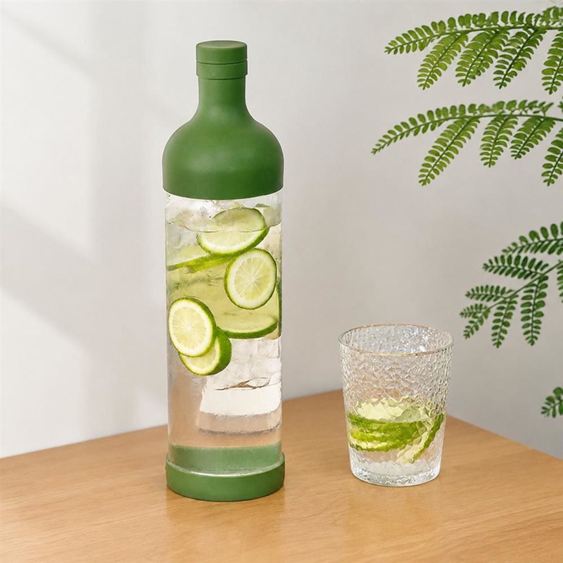 冷水筒 耐熱ガラス ピッチャー 950ml 水差し 麦茶ポット スリム 注ぎ口付き フィルター付き 水出しお茶 蓋付き 洗いやすい 広口 家庭用 水出し茶 フルーツティー