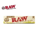 ■商品名：RAW ORGANIC HEMP KING SIZE SLIM ■サイズ：KINGSIZE SLIM（109mm×44mm） ■内容：1冊（32枚）1箱（50冊） ■燃焼：スローバーニング ■素材：ピュアヘンプ ■無漂白・Natural Gum ■注意：モニターの発色によって実際の物と異なって見える場合が御座います。▼商品詳細 無漂白・塩素不使用で定番人気のローリングペーパー（巻紙）のRAW/ロウペーパーより、オーガニックPure Hemp/ピュアヘンプ素材のローリングペーパー（キングサイズスリム）です。風味を損なう事なく本来の旨みを味わえます。 クリスクロス（格子状）の透かしが入っていますので、より均一な燃焼ローリングを作成し喫煙する事が出来るアイテムです。巻紙 手巻きタバコ 葉タバコ 刻みタバコの喫煙雑貨としてご利用いただけます。 ※その他の[RAW/ロウシリーズ]はこちら