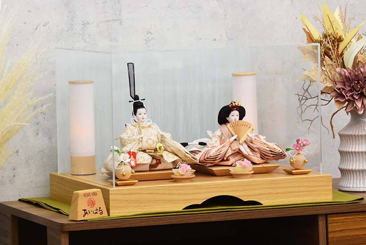 雛人形 きれい 親王飾り ケース飾り モダン お雛様 おひなさま ひな祭り おすすめ アクリル インテリア おしゃれ モダン 間口45cm ブラウン 素敵 きれい 丸いお顔が かわいい 【KOBANA】 送料無料 05330029-KOBANA