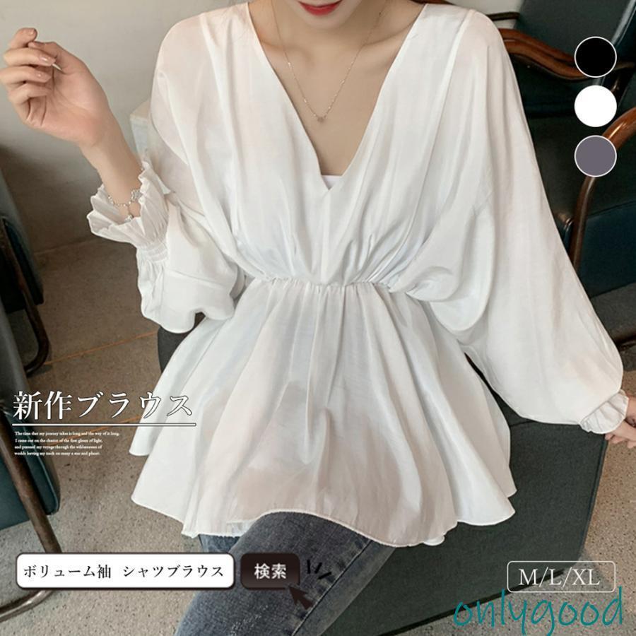 素材：ポリエステル70％+綿30％カラー：ホワイト/ブラック/ダークグレーサイズ：M/L/XL[M]着丈:約63cm 肩幅:約35cm 袖丈:約60cm ゆき:約77.5cm[L]着丈:約66cm 肩幅:約35cm 袖丈:約60cm ゆき:約77.5cm[XL]着丈約69cm 肩幅:約37cm 袖丈:約65cm ゆき:約83.5cm胸囲(全サイズ):フリー裏地：なし伸縮性：なし透け感：ホワイトのみややあり生産国：中国キャンディースリーブ ペプラム ブラウス 春夏 着やせ 長袖 パフスリーブ おしゃれ ゆったり 通勤 大人エレガントてろっとした落ち感のある柔らかな素材がフェミニンな新作ブラウスがしました。デコルテラインをすっきりと魅せられ、上品で落ち着いた雰囲気を出してくれます。裾が広がるデザインで、パンツ、デニムと合わせてカジュアルコーデがおすすめです。カジュアルながらも大人な品のあるブラウスで、さまざまな場面で着用可能です?
