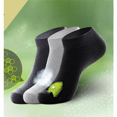 商品詳細：カラー：/type1/type2/type3/type4/type5サイズ：/3足セット【商品説明】フィット感が抜群で、ソフトで肌触りがよく、足にフィットします。カラーもデザインも色々あるので、毎日選ぶ楽しみ?カジュアルから、スポーツにも最適?紳士 ビジネス用にも通勤や通学、スポーツ時のスニーカーソックスにも?ビジネスマンから大学生?高校生まで幅広くご使用いただけます。【素材】綿、ポリエステル、その他【ご注意】●実寸はメジャー採寸の為、若干の誤差が生じる場合があります。●色合いはモニター環境により若干の誤差が出ます。●、詳細タグなし。●返品、交換は原則としてお受けしておりませんが、初期不良の場合は、未使用の商品のみ到着日から7日以内にご連絡頂ければご返金交換対応させて頂きます。【キーワード】新作 カバーソックス 通勤 通学 女性 男性 パンプスソックス ズレない オールシーズン 浅履き ポイント消化 吸汗速乾 通気性 抗菌 防臭 大人 可愛い 蒸れない 無地 プレゼント ギフト