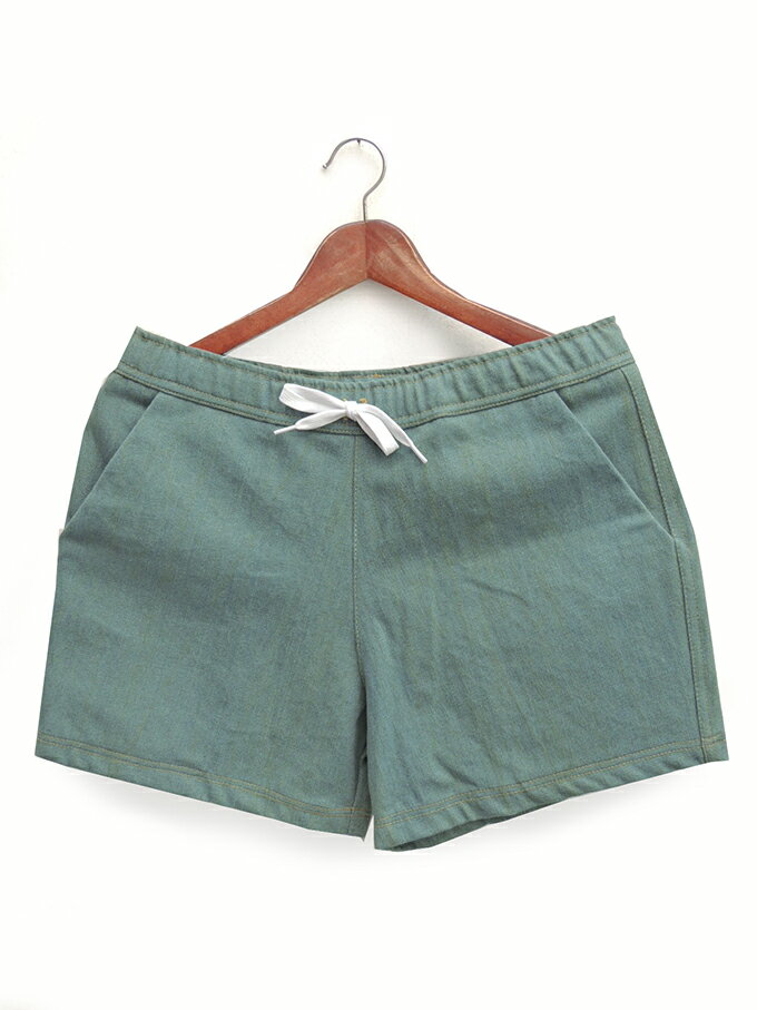 BRAND PLEASANTは洗練された北欧デザインの発信地コペンハーゲンを拠点にするサーフブランド。デザインは自身もサーファーである、Marc　Berliner,Rasmus　Boesenの2人が手掛けており、シンプルなラインを中心としたそのクリエイティブは、北欧インテリアデザインとサーフスタイルの融合が生み出したもの。彼らのモットーはMAKE　WAITING　PLEASANT。今までのサーフスタイルには見られなかったNORTHEN　EUROPE　DESIGNは新しいサーフファッションの流れを創り始めている。 素材 COTTON 100% 実　寸　　　商品の特性上個々にサイズ誤差があります。 XS S M L XL 身幅 -cm 49.5cm 51.5cm 53cm 55cm 着丈 -cm 68.5cm 72cm 75.5cm 78.5cm 肩幅 -cm 45cm 47cm 49cm 51cm 袖丈 -cm 19.5cm 21.5cm 22cm 22cm ATTENTION ＊表示サイズには誤差が生じる場合があります。＊製品の特徴によりサイズや色に個体差が生じる場合があります。＊モニターの発色の具合や写真の加工により画面上と実物では多少色具が異 なって見える場合もございます。ご了承ください。在庫の有無に関してはご連絡致しますのでご了承ください。＊商品の特性上写真と多少異なる場合があります。 ご理解の上ご購入下さるよ うお願いいたします。＊未洗いの為、洗い後に1程の縮みます。また、乾燥器をお使いの場合は更に縮みが出ます。(サイズ表は未洗いで計測してます。)＊この商品は心斎橋店のみの販売になります。 メーカー希望小売価格はメーカー商品タグに基づいて掲載しています&nbsp; &nbsp; ーPLEASANT / プレザント / デンマーク , コペンハーゲンCopenhagen based, surf-inspired clothing brand Pleasant is run by designers Marc Berliner andRasmu&nbsp; Boesen and its motto is “Make Waiting Pleasant”.プレザントは洗練された北欧デザインの発信地コペンハーゲンを拠点にするサーフブランド。デザインは自身もサーファーである、Marc Berliner, Rasmus Boesenの2人が手掛けており、シンプルなラインを中心としたそのクリエイティブは、北欧インテリアデザインとサーフスタイルの融合が生み出したもの。彼らのモットーは”Make Waiting Pleasant”今までのサーフスタイルには見られなかったNorthern Europe designは新しいサーフファッションの流れを創り始めている。 &nbsp; &nbsp; &nbsp; &nbsp; &nbsp; &nbsp; &nbsp; &nbsp; &nbsp;