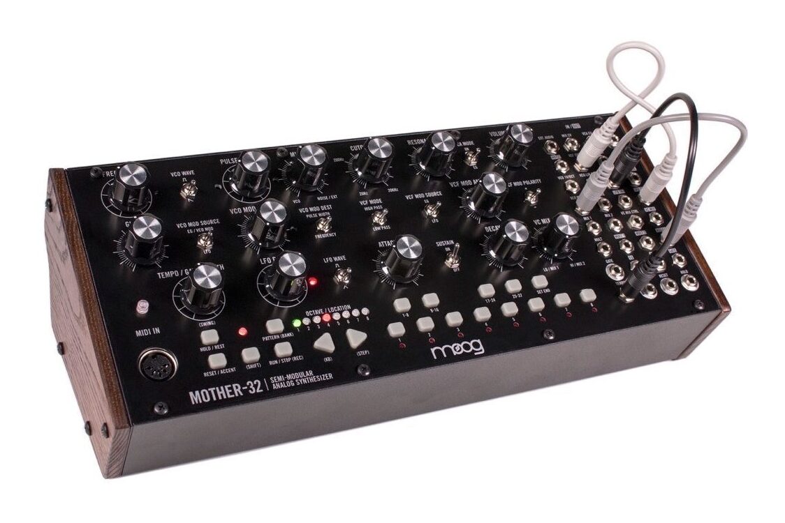 【送料込】moog Mother-32 テーブルトップ型セミモジュラー・シンセサイザー モーグ