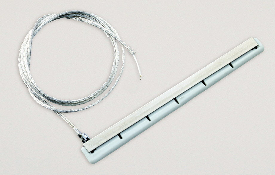 ★商品の説明★Shadow Pickups & Preamps from Germany Guitar Pickups & PreampsMagnetic Soundhole pickups　1971年にドイツで創業し、プロフェッショナルなピックアップ＆プリアンプを製造し続けてきた「シャドウ」。 　　 世界で最も豊富な経験と実績を持つメーカーであるシャドウは様々なピックアップシステムの先駆者であり、さらに革新的な製品を次々と生みだしています。Bridge & Undersaddle Pickups　　　　　 ブリッジ＆アンダーサドル・ピックアップBridge Pickups w/Saddle　- ブリッジピックアップ with サドル -SH 090クラシックギタ用(2.3mmスロット)※エンドピンジャックは付属しておりません。