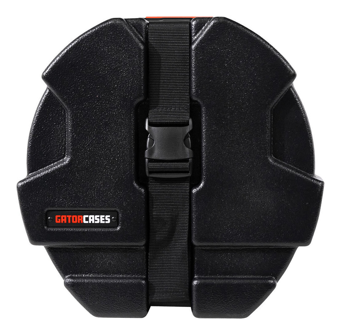 ※ケース以外は付属いたしません。こちらの商品はお取り寄せとなります。3日～1週間ほどでお届け可能です。メーカー品切の際はお時間を頂きます。GATOR GPC1008 / 10 x 8インチ タム用 Grooves Roto Molded ハードケース・耐候性に優れたロート成型構造・独自設計により安定して積み重ねることが可能です・3箇所に耐久性のあるスプリング式90度ストップハンドル搭載・インテリアは、赤のマイクロベルベット生地で、厚さ12mmのパッド入り・独自に設計された形状で連結し、優れた安定性を実現