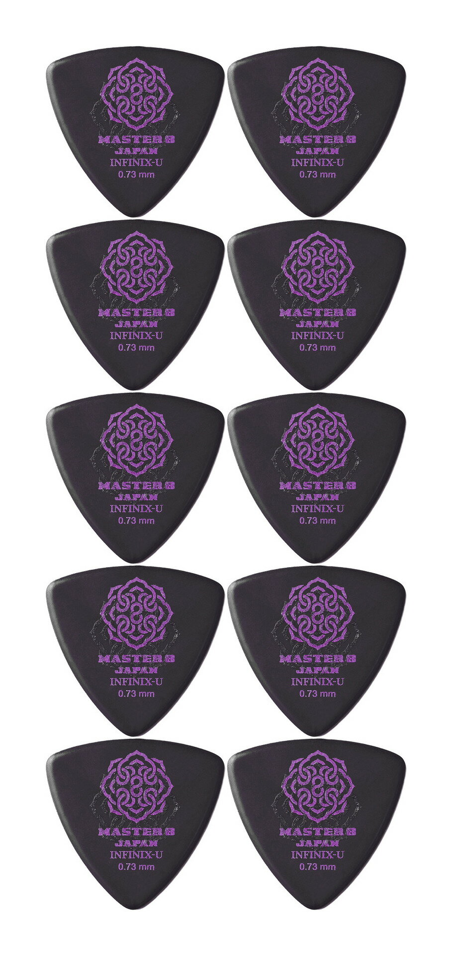 ※画像は撮影用商品のため、お届けの際の商品とは異なります。【ゆうパケット発送】・お問い合わせ番号による郵便追跡サービスがご利用いただけます。※一部定形外郵便発送商品には追跡サービスはございません。・お届けは郵便受けへの投函で完了となります。・日付・時間帯指定はお受けできません。・お届けまで2～5日ほどかかります(お届け地域により異なります)。・繁忙期やお届け地域によっては10日前後かかる場合がございます。・配達の遅延・紛失または破損した場合の補償はございません。・郵便受けに入らないサイズの商品は持ち戻りになる場合がございます。「INFINIX-U HARD POLISH」は、INFINIX素材が持つしなやかな弾き心地に、ULTEM(R)の高い剛性を融合させたフラッグシップモデル「INFINIX-U」をベースに、表面へポリッシュ仕上げ〈HARD POLISH〉を施したギター・ベース用のピックです。滑らかなフィーリングとともに、粒立ちの良さや抜けのあるクリアなトーンを実現。弦に触れた瞬間に広がる研ぎ澄まされたアタックと鮮明な響きは、フレーズを際立たせます。ULTEM(R)の剛性によってより高い耐久性を獲得し、激しいピッキングや長時間の演奏でも安定感を維持。ライブやリハーサルといった過酷な環境でも確かな信頼性を発揮します。繊細なニュアンス表現から、力強く重厚なリフワークまで幅広いスタイルをカバーし、ジャンルを問わずギタリストに新たな可能性をもたらす一枚。それが「INFINIX-U HARD POLISH」です。Hard Grip:ハードな演奏にも対応する滑り止め仕様。独自技術のデザインに干渉しない透明素材のサンドグリップを採用しています。＜INFINIX serise製品特性に関してのお知らせ＞MASTER8JAPAN製品をご愛用頂き誠にありがとうございます。INFINIX seriseの製品上部にバリ(突起)、擦れが残っている場合がございますがこちらは製造工程上発生するバリ(突起)及び擦れのため不良品と判断しておりません。バリ(突起)及び擦れを仕上げて目立たなくすることは可能ですが、その工程を行うことで製品特性である側面のエッジが無くなりサウンドに大きく影響致します。プレイアビリティを重視しての仕上げ工程となっております。形状/厚さ:TRIANGLE Type/0.73mm