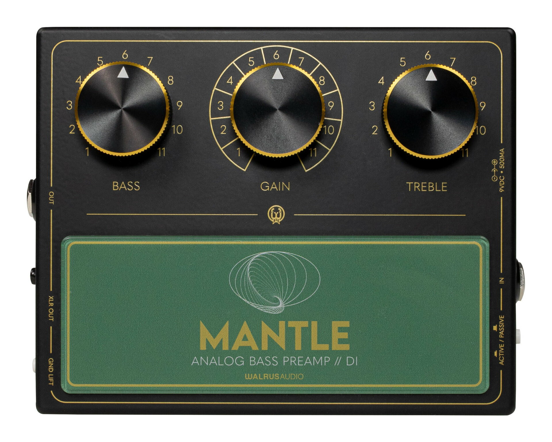 こちらの商品はお取り寄せとなります。3日～1週間ほどでお届け可能です。メーカー品切の際はお時間を頂きます。スタジオグレードを足元に。妥協を許さないWalrus Audioが贈るプレミアムベース用プリアンプ/DIペダル。Mantleは、Walrus Audioが手がけるエレクトリックベース専用のプレミアム・アナログ・プリアンプ/DIです 。イアン・マーティン・アリソンとの共同開発により誕生し、ベースサウンドに理想的な礎を築きます 。ライブステージからレコーディングスタジオ、自宅での音作りに至るまで、あらゆる環境でプロフェッショナルなサウンドクオリティを提供します。回路の中心には、Walrus Audio独自設計によるカスタム仕様のトランス“Sapphire Transformers”を搭載。クラシックなNeve回路を想起させる力強い低域と中域、さらに伝統的なAPIプリアンプに着想を得た透明感のある高域を兼ね備えています。この融合により、楽器本来のニュアンスを損なうことなく、演奏をより豊かに彩る倍音に満ちたサウンドキャンバスを描き出します。Mantleは、プレイヤーの描く理想のサウンドを自在に形にします。音楽的なゲイン設計、緻密にチューニングされたEQ、余裕あるヘッドルーム、そしてトランスフォーマー・バランス出力。信号経路のあらゆる段階が、 アンプやオーディオ・インターフェイス、 ミキサーへと、 あなたのベースを最も完成度の高い状態で届けるために設計されています。「私はDIマニアで、50台以上のDIやプリアンプを所有しています。それぞれ素晴らしい点はあるものの、重要な何かが欠けていたり、機能を詰め込みすぎて使い勝手がいまひとつになっている製品がほとんどでした。だからこそ、Mantleを作りたかったのです。必要な製品だった。今それが現実になったことに大興奮しています。そして、これは本当に最高です。」-Ian Martin AllisonFeatures・高インピーダンスJFET入力バッファにより、楽器本来のキャラクターを損なうことなく、繊細なニュアンスとタッチを忠実に再現。卓越した解像度とクリアネスで、洗練されたサウンドの基盤を築きます。・トランスフォーマーによる最大+23dBの増幅を実現。クリーンなヘッドルームを確保しながらも、芯のある厚みと豊かな倍音を付加し、立体感と精緻なディテールを兼ね備えた、格調高いサウンドをもたらします。・Ianとの共同設計によるカスタム・チューニングのBass/Trebleコントロールを搭載。シェルビング、バンドパス、さらに選択可能なLPF/HPF特性を高度に組み合わせることで、緻密かつ音楽的なトーンシェイピングを実現します。・トランスバランス仕様のXLR出力を搭載。余裕のあるヘッドルームを確保し、コンプレッション感のない伸びやかなダイナミクスと、圧倒的な低域の伸びを実現します。・+24Vの高ヘッドルーム内部電源を採用。クリーンで余裕のあるダイナミクスと、無理のない自然な低域再生を実現します。・Active/Passive PadおよびGround Liftスイッチを搭載。アクティブベース使用時に必要に応じてヘッドルームを確保でき、さまざまな機材環境との高い互換性を実現します。・1/4インチ入出力とバランスXLRダイレクトアウトを備えた柔軟なルーティング。ライブからスタジオまで幅広いシステム構成に対応し、あらゆる現場でスムーズな接続を実現します。Signal Path Overview入力→JFETバッファ →ローパス/ハイパスフィルターまたはダイレクトパス→入力トランス(-6dB～+23dB)→ブーストEQ→出力トランスMantleは、明瞭さを損なわずにトランス独特の温かみや色付けを加えるよう精密に設計されています。入力から出力まで、前段も最終段も自在にコントロールでき、ベーストーンのあらゆるニュアンスを思いのままに操れます。TransformersMantleは、ウォルラス独自のカスタム巻き「Sapphire(サファイア)」トランスを搭載しています。1年以上にわたるリサーチ 、 試聴、調整を経て、入力・出力トランスともに新たな設計基準を打ち立てました。クリエイターが革新的でクリエイティブなサウンドを生み出せるよう、最先端のツールを提供することを目指しています。入力トランスNeveの設計を参考にした入力トランスは、 大きな信号でも歪みを加えずに処理でき、クリーンで力強く、ノイズの少ない信号を維持します。高品質なコア材と銅線を使用し、周波数帯域全体でピュアなパフォーマンスを実現するための十分なゲインを確保しています。出力トランス出力トランスは、API 312の出力段を参考に設計されました。 信号を静かかつ正確にバランスさせると同時に、増幅された信号に豊かな倍音成分を付加します。入力トランスと同様に、高品質コアと独自の巻線方法により、長距離ケーブルでも信号劣化なく強力な信号を送ることが可能です。Connections1/4インチTSアンバランス入力(Hi-Z):エレクトリックベース向けに最適化されており、高品質JFETステージでバッファリング。インピーダンスを維持しつつ、細部まで忠実に再現します。1/4インチTSアンバランス出力:整えた信号をアンプや他のペダルに送信できます。XLRバランス出力(オス):トランスバランス方式で、高級スタジオやライブ環境でもしっかりとしたDIトーンを提供します。電源9VDC、500mAセンターマイナス。内部で+24Vにブーストされ、大きなヘッドルームとクリーンで力強いベースレスポンスを実現します。-Controls-Bass＆Treble(ブースト/カットフィルター):MantleのEQは、標準的なベース/トレブルの操作以上に表現力豊かな設計です。BassとTrebleの両方に11段階のロータリースイッチを採用しており、操作感はスタジオ向けそのまま。6時位置ではフラットな音が得られます。ブースト(ポジション7-11):・シェルフから始まり、ゲインを上げるにつれて広がりのある音楽的なベルカーブへと徐々に変化します。・1ステップごとに+3dBずつ増加し、最大+15dBまで。音が濁ったり、耳障りになることはありません。カット(ポジション5-1):・Bassコントロールでは、選択可能なポイントで急峻な-18dB/オクターブのハイパスフィルター(HPF)を導入(30Hz、50Hz、80Hz、100Hz、120Hz)・Trebleコントロールでは、選択可能なポイントで急峻な-18dB/オクターブのローパスフィルター(LPF)を導入(8kHz、6kHz、4kHz、2kHz、1kHz)この設計により、精密なミックス調整から広がりのある音楽的な色付けまで自由に行え、滑らかさや音の明瞭さを失うことなくサウンドを整えられます。Gain ControlGainノブは、入力トランスによるゲイン量を調整します。このゲイン回路は入力トランスから直接構成されており、トランスならではの磁気的なサウンド変化を最大限に引き出します。コントロールの可変範囲は-6dBから+23dB。クリーンな減衰から力強いブーストまで、幅広いゲイン設定が可能です。JFETを用いた入力バッファ回路とトランスゲインの組み合わせにより、サウンドは生命感と立体感のある表情豊かなトーンへと仕上がります。-Switches-Active/Passive(-10dB Pad)Engaged:-10dBの入力パッドを挿入。アクティブベースやハイ出力プリアンプ搭載の楽器に最適で、入力段の過負荷を防ぎます。Disengaged:パッドをバイパスし、パッシブベースのフル出力を入力可能に。最大感度での入力が可能です。Ground LiftEngaged:XLR出力のグラウンドを回路グラウンドから分離します。Purpose:見知らぬ、または複雑なライブ/スタジオ環境に接続したときのハムやグランドループノイズを除去します。●SPEC・電源:9V DC、500mA minimum、センターマイナス、2.1mmプラグ(アイソレート電源推奨)※電源アダプターは付属していません・SIZE:15.5(W)×5.8(H)×12(D)cm・WEIGHT:950g・Internally boosted to+24V for higher headroom.・The use of an isolated power supply is recommended for powering all Walrus Audio pedals.Daisy chain power supplies are not recommended.・Input Impedance:1MΩ・Output Impedance:150 Balanced,150 Unbalanced・Noise floor:Balanced-101dBV,Unbalanced-94dBV・THD＠1kHz 1Vrms:0.04%・Frequency Response:20Hz-20kHz・Gain Range:-6dB→+23dB・EQ Boost Range:0dB→+15Db