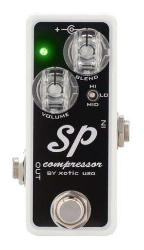 SP Compressorは、多くのプレイヤーから最高のコンプレッサーと支持される、ヴィンテージのRoss CompressorやDyna-Compと同じOTA(operational transconductance amplifier)を採用しています。SP Compressorは、絶妙なVintageサウンドからモダンな現代的なトーンまで、多種多様な上質なコンプレッションサウンドが得られます。ドライ・ブレンドノブ、ボリュームノブ(最大+15dBのブースト)、内部ディップスイッチでアタックのコントールが可能で、プレイヤーの出したいサウンドにフレキシブルに応えてくれます。※塗装が凹凸のあるハンマートーン仕様に変更となりました。外部寸法(縦/幅/高):89mm X 38mm X 38mm(ノブを除く)重量:260g(バッテリー除く)消費電流:9VDC/5mA内蔵バッテリー:006P(9V)x 1電源アダプター(別売)9VDC レギュレーティッドトゥルーバイパス・スイッチング入力インピーダンス:1M ohm出力インピーダンス:10K ohm