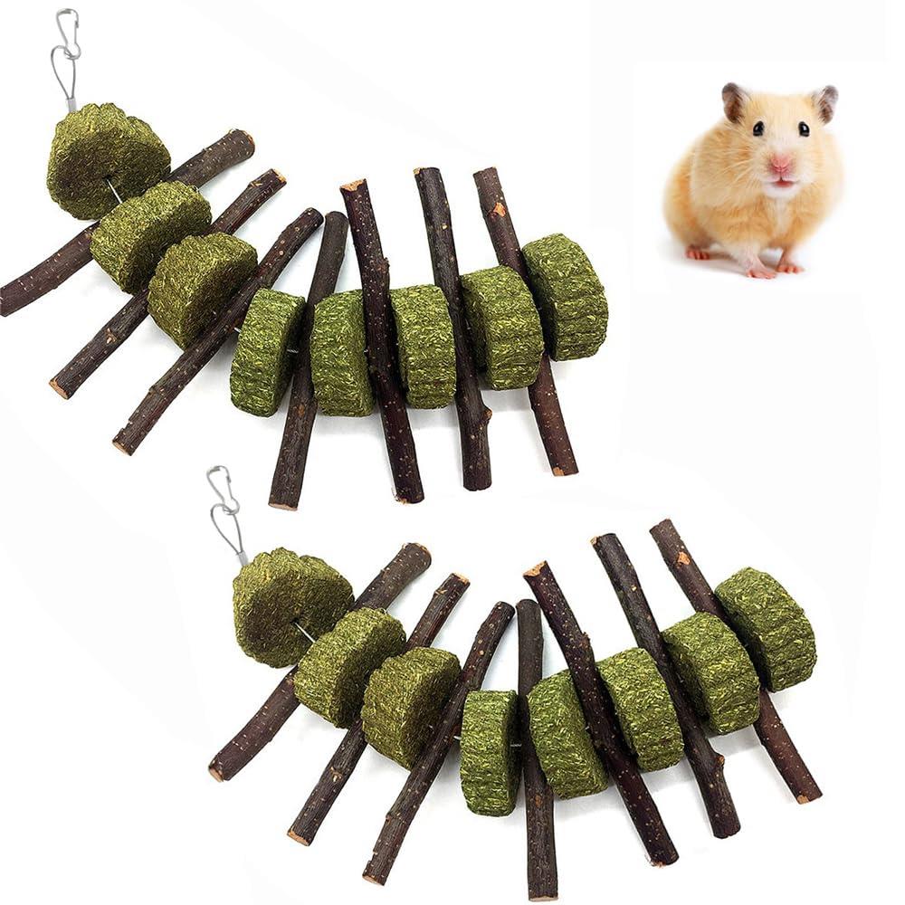 YBGGJO ハムスター 歯磨き 牧草塊とりんご枝 うさぎ チンチラ 嚙む あそび道具 おもちゃ ストレス 運動不足 解消 腸炎防止 吊り下げ 齧り対策 餌 おやつ リス ウサギ モルモット テンジクネズミ 小動物 (2個入)