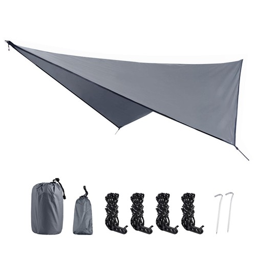 軽量&コンパクトサイズ:対角線360×290cm(1~2人用)/収納サイズ:20×15×9cm/重量:約550g。自転車ツーリングやソロキャンプに最適なサイズ感で、ザックやバイクにもすっきり収納可能 高撥水加工210T高密度ポリエステル素材にPU2000mm防水コーティングを採用し、突然の小雨や朝露もしっかりブロック。四隅は二重縫製+補強ループで、風雨に強い耐久性を実現 5WAYマルチ機能1枚で日よけタープ・ハンモックカバー・グランドシート・テント前幕・BBQシェルターとして活躍!4ヶ所の金属ハトメで使い方自由自在、キャンプの幅がぐっと広がる多用途シート 初心者でも簡単設営付属品:ペグ2本+ロープ4本(※ポール別売り)。ひし形デザインで風通し良好、安定感◎。収納バッグ付きで持ち運びやすく、設営・撤収もスムーズ 幅広い応用キャンプ、BBQ、ピクニック、ビーチ、ハイキング、花見、紅葉狩り、花火大会、星空観賞など、春夏秋冬さまざまなアウトドアに大活躍!家族や友人とのレジャーにぴったり
