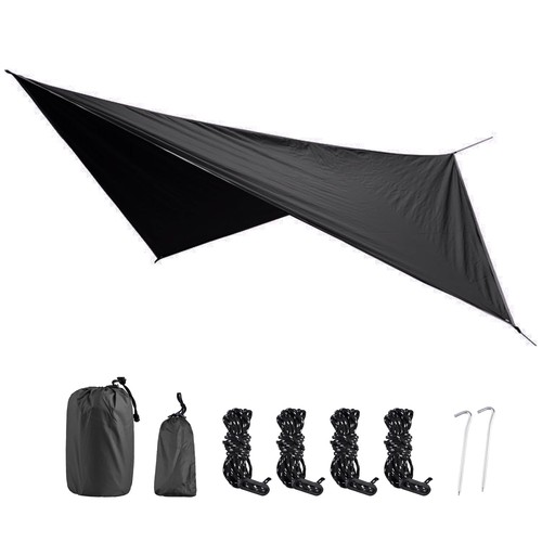 軽量&コンパクトサイズ:対角線360×290cm(1~2人用)/収納サイズ:20×15×9cm/重量:約550g。自転車ツーリングやソロキャンプに最適なサイズ感で、ザックやバイクにもすっきり収納可能 高撥水加工210T高密度ポリエステル素材にPU2000mm防水コーティングを採用し、突然の小雨や朝露もしっかりブロック。四隅は二重縫製+補強ループで、風雨に強い耐久性を実現 5WAYマルチ機能1枚で日よけタープ・ハンモックカバー・グランドシート・テント前幕・BBQシェルターとして活躍!4ヶ所の金属ハトメで使い方自由自在、キャンプの幅がぐっと広がる多用途シート 初心者でも簡単設営付属品:ペグ2本+ロープ4本(※ポール別売り)。ひし形デザインで風通し良好、安定感◎。収納バッグ付きで持ち運びやすく、設営・撤収もスムーズ 幅広い応用キャンプ、BBQ、ピクニック、ビーチ、ハイキング、花見、紅葉狩り、花火大会、星空観賞など、春夏秋冬さまざまなアウトドアに大活躍!家族や友人とのレジャーにぴったり