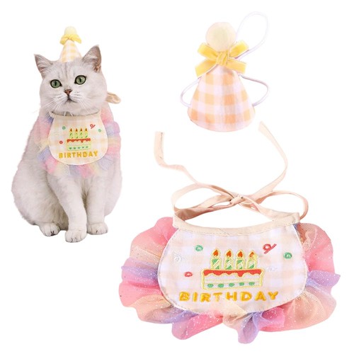 セット内容誕生日スタイタオル×1、帽子×1。 サイズスタイタオル:17×12cm、紐の片側約35cm。帽子:9.5×5.5cm、紐の全長30cm。 特徴サイズ調整が自在で、柔らかい生地を使用。猫と犬の両方の誕生日にオススメです。可愛らしいスタイルと精巧な刺繍が特徴です。 洗濯可能スタイタオルは洗濯可能であり、周囲の縫い目も柔らかくペットに優しい仕上がりです。 広い適用ペットの誕生日パーティーで大活躍します。ペットの誕生日やクリスマス、写真撮影、普段の装いにも利用可能です。