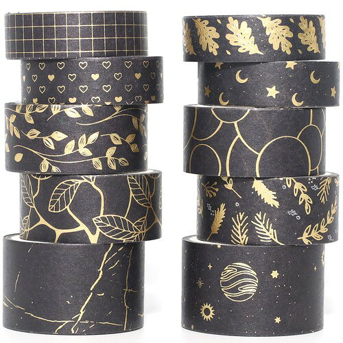 商品仕様幅10mmのスリムテープ × 4個、幅15mmの金箔押しテープ × 4個、幅20mmの幅広テープ × 2個、合計10個の和 紙テープセットです。長さは3mで、お好みと意匠によってテープを自由に切ったり、合わせたりすることがで きます 華やかな金箔押し直線、曲線、水玉模様、星で構成される幾何学模様をモチーフとして金箔押し仕様が加工され、上品さを 一層アップさせ、プレゼント包装などに飾り付け、ゴージャスな雰囲気を演出します 貼って剥がせる上質な和紙素材を採用し、絵柄ははっきりプリントさせ、色褪せせず、心置きなくご利 用いただけます。また、薄い割に柔軟性と程よい粘着力を持ち、相性よく貼り付けられながら痕跡も残さ ずきれいに剥がせ、使いやすいです 持ち運び便利コンパクトなサイズに仕上がり、かばん、ポーチやペンケースなどに入れられ、学校、オフィ ス、旅行、出張に持ち運びもラクラク、いつでもどこでも利用可能です 幅広く活躍かわいいデザインと機能性を兼ね備え、ノートや手帳の目印、プレゼントのラッピング、手作 りアルバムや手紙の飾り、コップやボトルのDIYなど思いつく限りに活躍でき、発想次第で使い道も広がり ます
