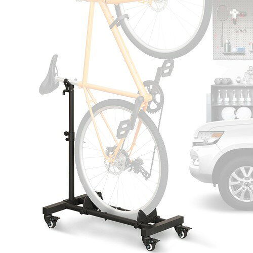 縦置き専用・横置き不可:Sttoraboksの自転車スタンドは、室内で自転車を縦向きに保管するための縦置き専用タイプです。横置き・平置きでの使用には対応しておりません。玄関、廊下、ガレージ、アパート、オフィスなど、限られたスペースで自転車をすっきり収納したい方におすすめです。 ロック可能なキャスター付き:360度回転する4つのキャスター付きで、自転車を載せたまま室内でスムーズに移動できます。キャスターはロック可能なため、設置後の不用意な動きを防ぎます。掃除や模様替えの際にも移動しやすく、室内保管に便利なサイクルスタンドです。 幅広い自転車に対応:車輪径約61~74cmの自転車に対応し、ロードバイク、クロスバイク、マウンテンバイクなどに使用できます。タイヤ幅は最大約10cmまで対応し、耐荷重は約25kgです。高さ調節可能な支柱により、自転車のサイズに合わせて安定した位置で固定できます。 三角構造で安定感アップ:後輪は2つのV字型ブラケットで支え、サドル下またはシートポスト付近を支柱で支えることで、安定した三角構造を形成します。付属の面ファスナーで前輪やフレーム周りを固定でき、縦置き時のぐらつきを軽減します。スチール製フレームに粉体塗装を施し、丈夫で錆びにくい仕様です。 壁穴不要・簡単組み立て:壁に穴を開ける必要がない自立式の自転車ラックです。賃貸住宅や室内保管でも使いやすく、壁や床を傷つけにくい設計です。説明書付きで組み立ても簡単。使用時は平らな床面に設置し、自転車がしっかり固定されていることを確認してください。