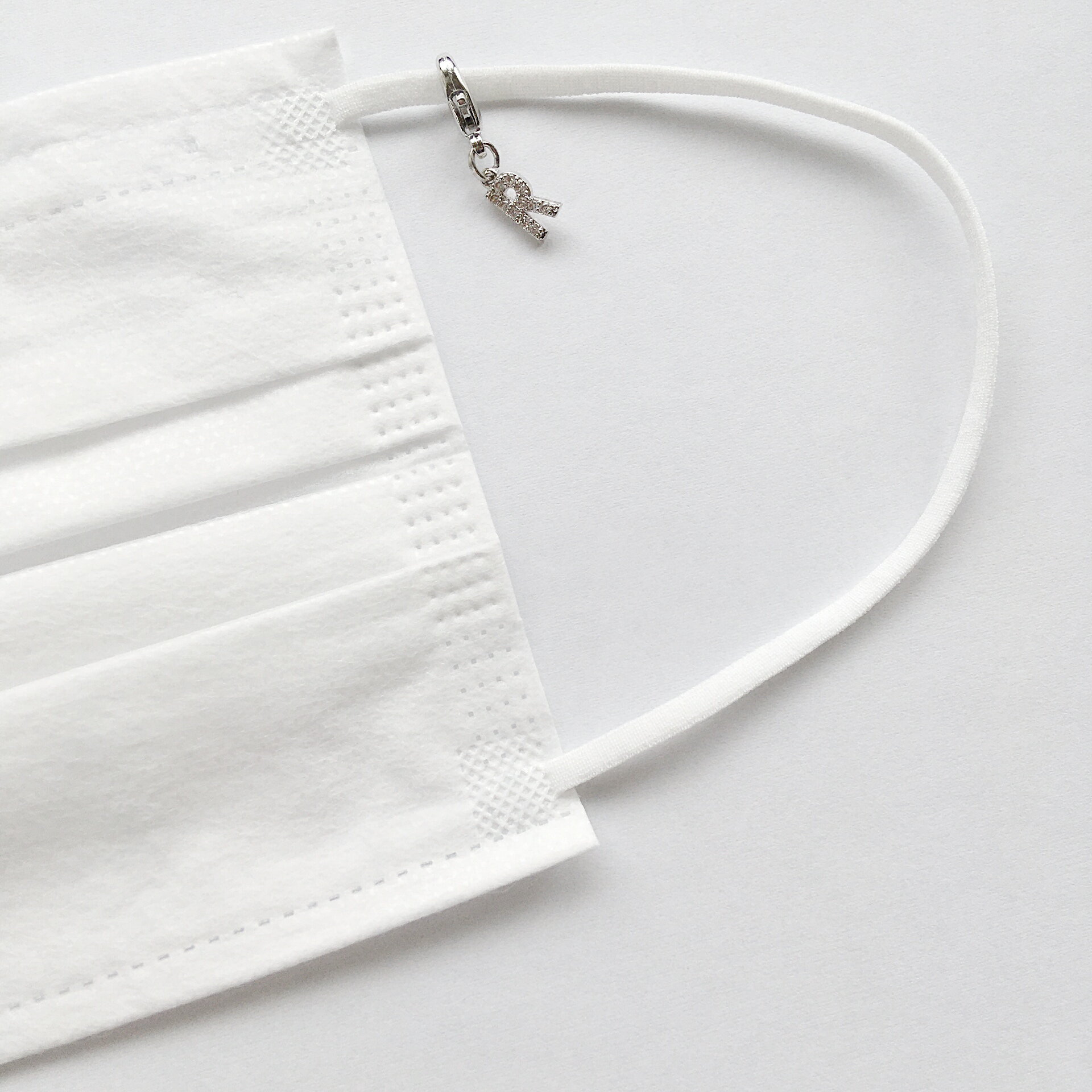 マスクチャーム ジルコニア イニシャル 英語 アルファベット マスクピアス マスククリップ ファスナーチャーム マスクアクセサリー キラキラ 女性用 女の子 子...