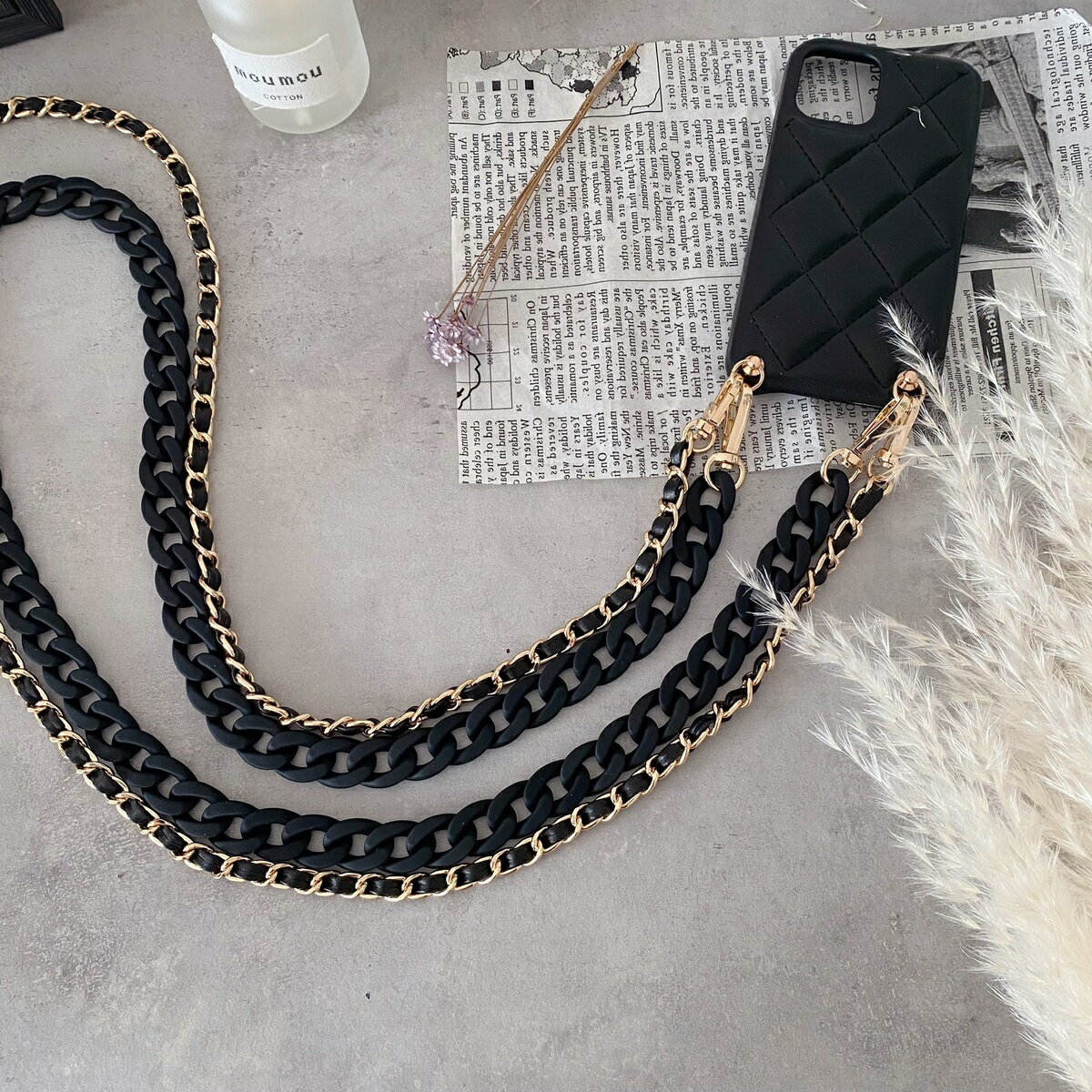 キルティングiphoneケース2種類ストラップ　レザーチェーン & アクリルストラップ　iPhoneショルダー　スマホショルダー　iPhoneレザーケース　チェーンケース スマホストラップ iPhone全機種