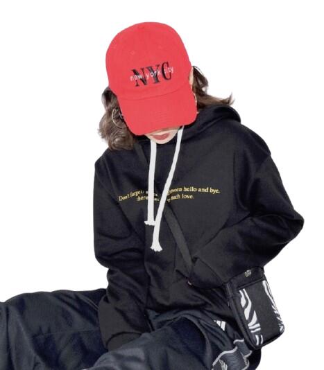 SLOGAN BIG HOODIE (black)　女性 レディース トップス フーディー パーカー ブラック 黒 カジュアル系 ストリート系 シンプル アルファベット ポケット付き LOGOデザイン 正面プリント アパレル 通販 A.D.G エーディージー