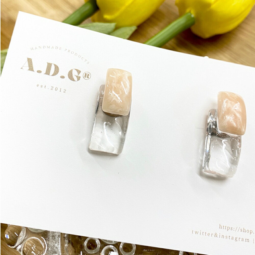 【handmade】twin square stud pierce（pinkbeige-clear）　ハンドメイド　アクセサリー　ピアス　レクタングル　スクエア　マーブル　ニュアンス　ピンク　ベージュ　クリア　シンプル　きれいめ　大人カジュアル　普段使い　デイリー　デート　A.D.G　エーディージー