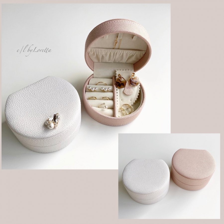 (全2色)Design jewelry case　ケース　ジュエリーケース　アクセサリーケース　PINK　ピンク　石竹色　WHITE　ホワイト　白　ホルダー付　ビジュー　オシャレ　お洒落　かわいい　大人かわいい　女性　大きめ　エルバイロレッタ　E/L byLoretta　E/L