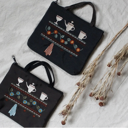 マタノアツコ 刺繍ポーチ 食器棚 日本製[ATSUKO MATANO]