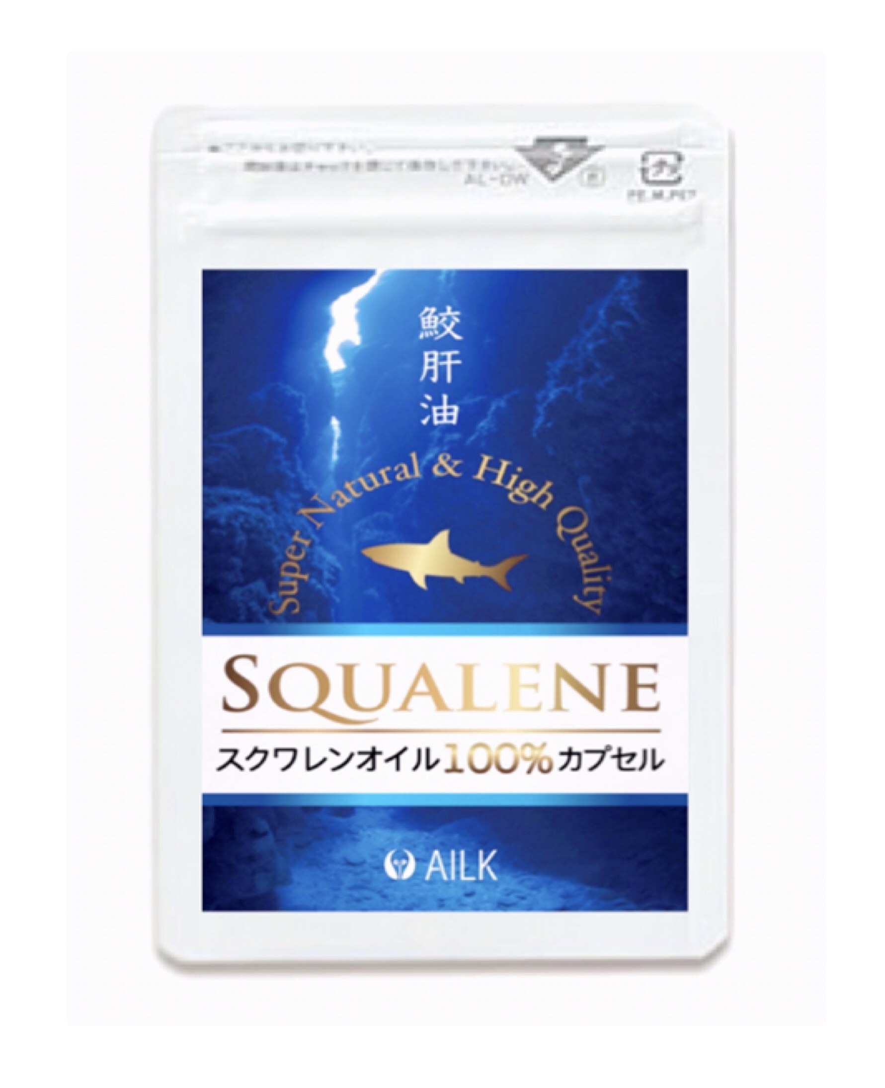 本製品はお試し2週間から1か月分の45粒になりますが1粒610mg配合なので市場に出回る1粒の3倍の濃度に当たります。 AILK生スクワレンは深海鮫アイ鮫を使用しているため天然ビタミンdが豊富になります。アスリート愛用の話題の呼吸系サプリ！深海で強い肺と共に呼吸を保つ深海鮫の肝油を贅沢に100%使用しております。 本物のスクワレンなので高品質ですので安心です。25歳から減少するといわれているスクワレンですがケアを放置しておくと、新陳代謝が悪くなってしまいます。そこで偽物のスクワレンや粗悪品を摂取してしまうとかえって肝臓に脂肪がたまるといわれております。 是非、高品質高濃度無添加無香料の本物の生スクワレンをお試しください。1粒610mgと高配合です。 ・お酒をよく飲む方 ・疲れやすくなってきたかた ・エイジングケアをしている方 ・健康に気を使っている方 　 1日1~3粒を水またはぬるま湯で是非実感してください。 関連ワード 10代 20代 30代 40代 50代 60代 70代 80代 90代 男性 女性 男 女 子ども 子供 大人 夫 妻 両親 父母 友達 友人 おしゃれ 更年期 ギフト プレゼント プチギフト 誕生日 お取り寄せ 高級 贈り物 喜ばれる 健康食品 還暦祝い お土産 誕生日プレゼント 長寿祝い 退職祝い 引越し祝い 内祝い 送別品 父の日 母の日 敬老の日 勤労感謝の日 御祝い お祝い お中元 御中元&#9989;参考価格12800円の高品質天然スクワレンex &#9989;1粒に本物生スクワレンのみで610mg高配合！1日3粒1800mg摂取で元気ハツラツ！ &#9989;無添加無農薬無着色！安心国内製造！カプセル内は深海鮫の天然生スクワレンのみ &#9989;黒々ツヤツヤ 高品質高濃度高純度の贅沢美髪うるおいオイル &#9989;アスリート愛用！本物深海鮫の濃縮された高品質天然スクワレンで今すぐ実感してください。 アスリート愛用の話題の呼吸系サプリ！深海で強い肺と共に呼吸を保つ深海鮫の肝油を贅沢に100%使用しております。 本物のスクワレン肝油なので高品質で安心安全です。 25歳から減少するといわれているスクワレンですがケアを放置しておくと、新陳代謝がどんどん悪くなってしまいます。そこで偽物のスクワレンなどを摂取してしまうと返って肝臓に脂肪がたまるといわれております。 是非、高品質高濃度無添加無香料の本物の生スクワレンをお試しください。なんと1粒610mgと高配合です。平均の3倍濃縮！！ ・お酒をよく飲む方 ・疲れやすくなってきた方 ・エイジングケアをしている方 ・健康に気を使っている方 ・美髪を実感したい方　 1日3粒を水またはぬるま湯でお召し上がりください。