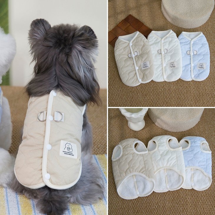 商品紹介キルティング調のハート模様がキュートな犬用防寒ベスト（アウター）です。内側はフワフワで温かいボア生地になっており、肌寒い季節のお散歩や防寒対策にぴったり。背中開閉のスナップボタン仕様で着脱しやすく、背面のDカンに直接リードを装着できるためハーネスいらずでお出かけ準備もラクチンです。さりげないクマのイラストタグがアクセントの、機能性とデザイン性を兼ね備えた1着です。スペック【サイズ】・S（背丈：20cm / 胸回り：30cm）・M（背丈：25cm / 胸回り：35cm）・L（背丈：30cm / 胸回り：40cm）・XL（背丈：35cm / 胸回り：45cm）・XXL（背丈：40cm / 胸回り：50cm） 【カラー】ベージュ / ホワイト / ブルー 【仕様】・背中Dカン付き（リードを直接取り付け可能）・あたたかい裏ボア＆キルティング生地・着脱しやすい背中スナップボタン仕様 【備考】※海外生産・手作業採寸のため、±1〜3cmの誤差が生じる場合がございます。ご購入前に必ず愛犬の背丈・胸回りを測定の上、サイズをお選びください。 注意事項・海外製品につき、サイズや色味に若干の個体差がある場合がございます。・手作業による採寸のため、多少の誤差はご了承ください。・輸入時期や製造ロットにより、同じ柄でも色味やサイズに違いが生じる場合がございます。・モニターや撮影環境により、実際の商品の色と若干異なる場合がございます。・海外製品につき、日本製品より縫製が甘い、若干の汚れ等ある場合がございます。・ご注文後、在庫切れや入荷遅延が生じることがございますので、余裕をもってご注文ください。・使用時の破損や事故等につきましては責任を負いかねます。・輸入品の為、輸送の際に生じるキズ・汚れ・箱潰れがある場合がございますが新品です。・サイズ・重量は、多少の誤差が生じる場合がございます。・あくまで画像はイメージですので、商品改良の為パッケージや一部仕様が少し変更になる場合もございます。・お使いのブラウザや設定により、画像と実際の商品との若干の色の違いが生じる場合がございます。・海外製品につき、糸のほつれ・ゆがみ・縫製の甘さ等がございます。 ご理解の上、ご購入をお願いいたします。