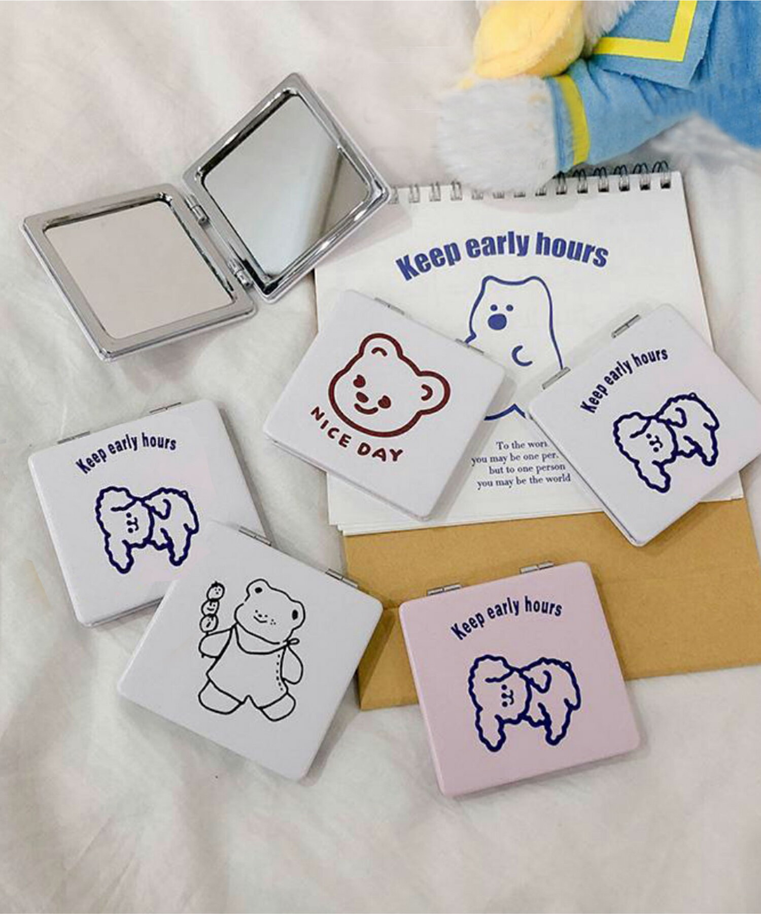 コンパクトミラー ミラー 手鏡 持ち運びカラー 軽い 鏡 かわいい 折り畳み おしゃれ 韓国 ライク SNS ナチュラル インスタ 映え 【SNS映えのコンパクトミラー】