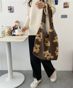 【OUTLET★特別価格】くま柄トートバッグ トートバッグ レディース ショルダーバッグ ハンドバッグ バッグ 肩掛け もこもこ かわいい おしゃれ 韓国 ライク オルチャン ベア柄 もこもこ ふわふわ 【リバーシブルの2WAY】