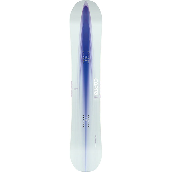 オーストリアにあるオリジナルの工場The MotherShipで、再生可能エネルギーを使って作られているCAPITA SNOWBOARDS。アート感あふれるグラフィックも魅力。 「すぐ滑れる！」今ならプレチューンナップ (通常5500円エッジ調整、ベース＆滑走ホットワックス）と、保管に便利なオリジナルボードバッグ(不織布タイプ通常3300円）をプレゼント。+2200円でウエットスーツ地のソールカバー(通常6600円）に変更できます。ボートバッグは165cmまで対応。ボードの形状やサイズによってはソールカバーに変更できない場合があります。 注）沖縄、離島など一部地域は別途中継料が必要です。画像には該当商品以外が掲載されている場合あります。またメーカー事情で仕様変更になる場合があります。 複数の店舗在庫を共有しておりますので、ご注文前に実店舗や他のモールで売切れ、また予約完売の場合はご容赦ください。一部アイテムはメーカー取寄せとさせていただいております。商品確保ができない場合はすぐにご連絡をさせていただきます。発売日や配送日が前後する場合があります。1モデルでソールカラーが複数あるモデルは基本的にはお選びいただけません。 ボートバッグは、148cmと165cmまでカバーする2サイズのみとなります。ボードの形状サイズによってはソールカバーに変更できない場合があります。チューンナップご依頼の場合は作業時に剥がしたワックス粉がトップシート等に付着する場合がございます。あらかじめご了承ください。
