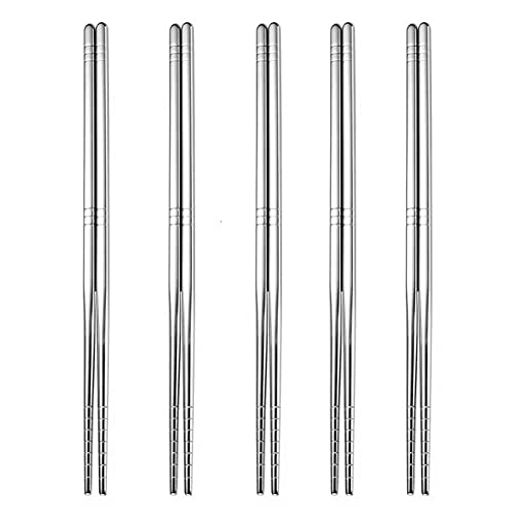 ✔箸セット:5膳セット 長さ:約22.5cm 重量:20g*5 ✔韓国風の箸セット:高品質18-8ステンレス製で、安全、エコ、衛生、長持ちです。木、プラスチックの箸と違い、カビが生えない、変形しない。食洗機対応、手で洗いもしやすく、水はけも良く、洗って保存が清潔です。 ✔滑り止め:箸の先端に滑り止め構造により小さいや丸状食べ物或いは細長い麺等を取っても落ちにくい、使い勝手がいい。それに、箸の先は丸くて口に当たっても違和感無し、持ち手の方は四角くなってテーブルに置いても転がらないです。 ✔中空構造:お箸の本体が中空構造なので、持ち手に負担をかけません。お弁当、キャンプ、出張等にも使用が便利です。引越し祝い、新築祝いの友達へのプレゼントとしてもおススメ! ✔商品保証がある:お客様に商品保証と優れるサービスをお約束いたします。万が一「不具合品が届いてしまった。」「やっぱり商品が気に入らない」そのような場合‘遠慮なくお申し出ください。