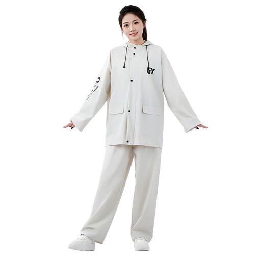 柔らかくて軽量PVC素材を使い、さらっとした着心地に仕上げ、防水性が高く、丈夫で破れにくく、耐久性に優れています。 取り外し可能な大きく透明なつば付き、雨が入りにくく、雨天の視界も良好、豪雨でも顔が濡れにくく、帽子は調整ひもが付いていて、大雨の際にしっかり閉めると雨水の侵入を防げます。袖口にゴム紐なのでお手首とフィットします。 前面はファスナーとボタンの二重構造になっており、ファスナーを閉めてからボタンを閉めれば、水や風の侵入を防ぐことができます。。ズボンのウエスト部分をゴムで調整ができます 背中に反射シートをを配置し、視認性高めているので夜間のウォーキングや自転車用なども安心です。側面に二つポケットがあり、携帯や鍵などを入れて使用中はもっと便利になりました! 通勤、通学、野外コンサート、ウォーキングなどの日常シーンで活躍します。釣り、登山、アウトドアキャンプ、除雪にも適しています
