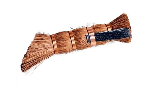 本体サイズ:約 W140mm x D30mm x H30mm 重量:約41.4g 素材:棕櫚・デニム・銅線 セット内容:curbタワシ(1個) 日本製