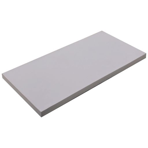 約120 x 250mm (厚み約15 mm) 1個入 【水だけで洗浄できるスポンジ】化学成分入りの洗剤などを使わずに、水だけで様々な汚れを落とす事ができるスポンジです。日常生活でお悩みの水垢、ゴム跡、シール跡、子供の落書き、焦げ、手垢汚れ、茶しぶなど、様々な汚れを水だけで除去できます。 【高い耐久性能でエコ】特殊な製法で作られたスポンジは非常に高い耐久性を発揮します。一般的なメラミンスポンジとの比較で6-8倍の引張強度があります。ボロボロ崩れにくく、長持ちするため、廃棄量削減に寄与します。また保管場所の省スペースや購買頻度の低減を実現します。 【高い洗浄力】丈夫なつくりのため、力を入れやすく、高い洗浄力を発揮します。清掃しにくい細かい場所まで、きめ細やかに清掃する事が可能になります。 【素材へのダメージ軽減】特殊に組成された樹脂は、素材へのダメージを軽減します。一般的なメラミンスポンジに比べ、対アクリル樹脂への実験で、30-80%の傷の低減が確認されています。