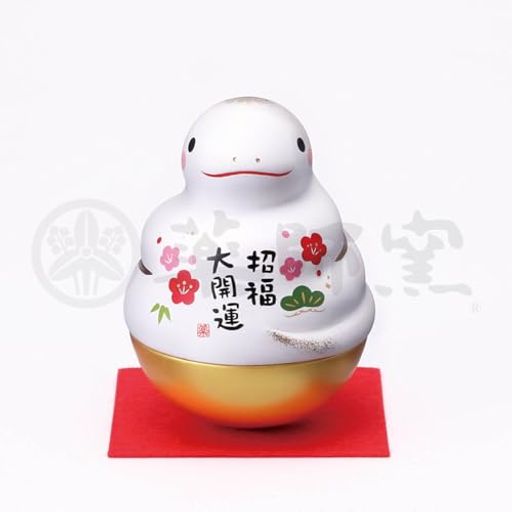 サイズ:高さ7.5cmx横巾5.5cmx奥行5.5cm 材質:陶器・錦彩 2025年の干支です。良き年を迎える為に縁起の良い干支飾り。飛躍の年になりますように。