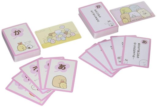 セット内容:読み札...45枚、絵札...45枚、窓飾り札...2枚 パッケージの窓からは中身の札(窓飾り札)のすみっコたちが見えます。 (c)2017 San-X Co., Ltd. All Rights Reserved. 材質:紙 札サイズ:W58xH89mm 原産国:日本