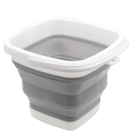 材質:折り畳み部分はシリコンです。ハンドル、枠、底はプラスチックです。 折りたたみで省スペース:折り畳み部分は柔らかいシリコン素材を使い、使わないときは折りたたんでわずかに5cm。場所を取らない、カベに掛けたりちょっとした隙間に差し込んだりできるので省スペースに収納できる。 持ち運んで用途が広い:きちんと自立するし、釣り、洗濯、洗車、園芸、アウトドア、緊急時の防災用、ゴミ箱、車載収納、小物収納などいろいろシーンを対応できる。 細かな工夫:注ぎ口と底部へこみ設計があり、しっかりした作りで、水を捨てるのにも底の部分に窪みをつけて掴みやすい、より手軽に使用できます。 仕様:容量:5L重量:380g