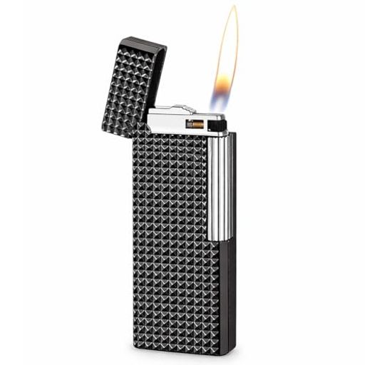 【高品質素材】本ライターは高品質な亜鉛合金を一体成型で作られており、頑丈で耐久性に優れています。密閉性も高く、長期間安心してご使用いただけます。 【高い着火率】サイドスライド式の点火ノブを採用しており、スムーズで安全に点火できます。高品質なフリントホイールとの組み合わせにより、安定した高い着火率を実現しています。(※構造上、ライターの蓋を開けた際にわずかなガスが漏れる場合がありますが、正常な現象です。) 【ギフトに最適】このライターは美しいのギフトボックスに入っており、大切な方への贈り物に最適です。バレンタインデー、ビジネスシーン、誕生日、結婚祝い、父の日、母の日、記念日、感謝祭、クリスマスなど、さまざまなシーンのプレゼントとしておすすめです。 【適合フリント】本ライターは2.2~2.3mmの標準フリントに対応しています。さらに、予備フリントを6個付属しています。火花が弱くなった場合は、新しいフリントに交換してください 【適用フリント】2.2-2.3mmのユニバーサルライターフリントに適しています。ライターの点火火花が少なくなった場合は、フリントを交換できます。