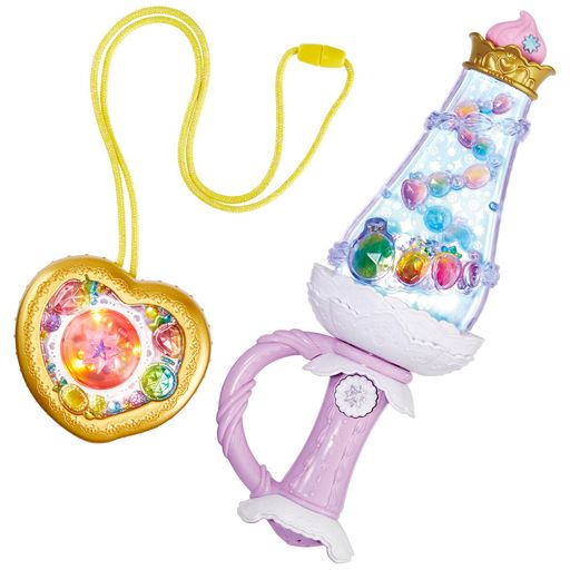 『デリシャスパーティハート 白抜きプリキュア』より、「キュアフィナーレ スペシャルなりきりセット」が登場! キュアフィナーレの変身アイテム「トッピング変身!ハートフルーツペンダント」と浄化技アイテム「クリーミーフルーレ」のセット商品です。変身から浄化技まで、キュアフィナーレのなりきり遊びが存分に楽しめます8分音符ギフトボックスのようなパッケージで、プレゼントにもピッタリです。 トッピング変身!ハートフルーツペンダントタッチ&amp;くるくるアクションでキュアフィナーレの変身なりきり遊びが楽しめます。中央のスイッチはタッチと回転の2Way仕様で、フルーツのような3色の光が点灯します。ネックストラップ付きで、ペンダントとして身に着けることが出来ます。3種のミニゲーム「フルーツミックス占い」「ほかほかハートあつめ」「リズムゲーム」も搭載。 クリーミーフルーレキュアフィナーレの浄化技アイテムです。ホイップクリームを絞るように、しぼりスイッチをひねることで、小技と浄化技の2種類のなりきり遊びを楽しむことが出来ます。光が点灯すると本体内部に金平糖やキラキラのデザインが浮かび上がります。先端のクリームパーツはぷにゅんと柔らかい感触です。