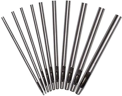【パッケージの内容】:10本:0.5mm、1mm、1.5mm、2mm、2.5mm、3mm、3.5mm、4mm、4.5mm、5mm。 【材質】スチール製。硬さが強化されていて、穴をあける時もっと貫通力がある。 【広いアプリケーション】レザークラフト、革、布、紙、ベルトの穴あけ、手芸などに用途。 【 使いやすさ 】丸い中空パンチキットは、パンチが必要な領域にワッシャーパンチを配置し、ハンマーまたは木槌で後端を叩くことで簡単に使用できます。 穴を開けたい箇所に垂直に本商品を当て、後ろ端をハンマーで叩くことで丸く皮材を切断することが可能です。 【注意事項】切れ味が悪い場合は、砥石やシャープナーなどで研磨してご利用ください。ホールパンチを保護するために、ホールパンチを使用するときは柔らかいPVCまたは木の板の上に革製品を置くことをお勧めします。