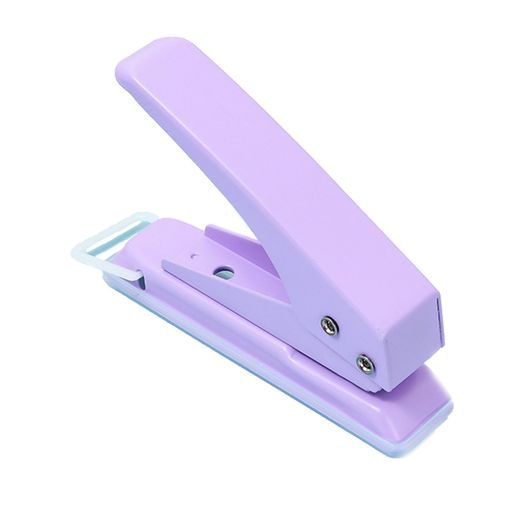 明確なパラメーターで使い勝手良い:1 穴仕様のパンチで、穴径 6mm・穴深さ 12mm の標準サイズを採用,活页紙や各種文書との互換性に優れ;単回で 20 枚の紙を一括穿孔可能,大量の文書処理にも対応し、作業効率を大幅に向上させることができます 高品質材料で耐久性に優れ:高品質素材で本体を製造,錆びにくい特性で長期間の使用に耐え;紙の穴破れ、パンチ自体の強度不足や易損などの一般的な問題を解決,日常の繰り返し使用でも安定した穿孔性能を維持できる耐用的な製品です 使いやすさを重視した設計:操作が簡単で力を入れにくくてもスムーズに穿孔でき,初心者でも扱いやすい;穿孔後の紙穴が整って破れにくく,文書の美観と使用耐久性を両立,事務作業や手作り時の手間を省けます コンパクトデザインで収納・持ち運び便利:シンプルで小巧な外形設計で、デスクの隙間や文具ケースに収納でき,スペースを取りにくい;軽量な特徴も加え,外出先の作業や手作り現場に持ち運ぶのにも便利,場所を選ばず使用可能です