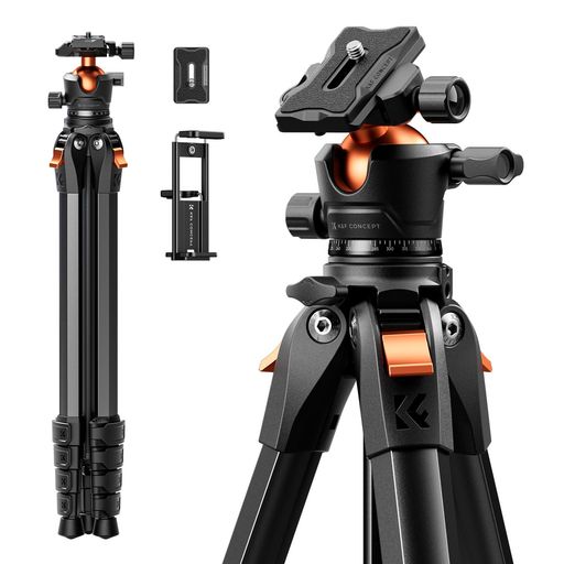 高さ調節機能:K&amp;F CONCEPT A305A3+BH-40 コンパクトカメラ三脚は、調整可能なセンターピボットにより、19インチ(約48cm)から73インチ(約185cm)までの高さ調節が可能で、様々な高さの用途に対応します。 コンパクトで軽量:約1.3kgの軽量設計で持ち運びが楽々。水筒ほどの直径に折り畳め、20インチの機内持ち込み手荷物にもすっぽり収まるため、旅行に最適です。 安定性と耐久性:このアルミ三脚は最大22ポンド(約10kg)まで支え、フルサイズDSLRと望遠レンズの組み合わせにも対応します。低い位置での撮影、工具不要のセットアップ反転、内蔵フックへの追加重量の吊り下げが可能で、あらゆる場所で安定性を確保します。 多用途撮影:40mmボールヘッドは自由に回転可能で、360°パノラマベースにより滑らかで精密なパンニングを実現できます。ボールヘッドは垂直撮影用に90°まで下向きに傾けられ、反転式中央柱によりローアングル撮影も可能です。