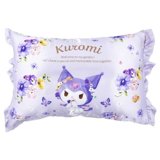✅️【フリルデザイン】 かわいいキャラクターの上品なまくらカバーです。フリルをあしらった華やかな仕様が、ベッドルームを一気に可愛らしく明るい空間に演出します。こちらのピローケース(pillow case)は可愛いだけでなく、毎日の就寝タイムを楽しく贅沢な時間にしてくれるため、インテリアにこだわりたい方のまくらカバーとしても最適です。 ✅️【贅沢なシルキータッチ】 生地にマリンコラーゲン、シアバター、ローズヒップオイルを配合したまくらカバーです。しっとり滑らかな質感の生地が、就寝中の髪や肌への物理的な摩擦を軽減。こちらのピローケース(pillow case)ならではの滑らかな肌触りが、心地よい睡眠環境を優しくサポートします。肌への刺激が気になる方にもお使いいただきたいまくらカバーです。 ✅️【隠しファスナー設計】 一般的な枕にぴったりフィットする43x63cmの標準サイズです。さらに嬉しい工夫として、こちらの枕はフリルの中にファスナーが隠れる構造を採用しています。寝返りをうってもお顔に金具が直接触れにくい設計のため、デリケートなお顔まわりにも、この枕なら毎日気にせずお休みいただけます。