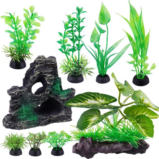 アクアリウム ✅【限定セット】9点入りセットで、流木1点(水草付き)と人工岩山1点を含みます。高さ約10cmの緑の水草4本と約4.5cmの小さな水草3本を層状に配置し、自然なアクアスケープを演出します。 ✅【重り付きベース設計】すべての水草に重り付きベースがあり、水面に浮かぶ心配なし。小〜中型水槽に最適です。 ✅【手間いらずの美しさ】耐久性のある樹脂とPVC素材を使用し、色あせず長期間美しいまま。リアルな質感と鮮やかな色彩を手間なく楽しめます。 ✅【魚に快適な環境】隠れ場所や休憩スペース、遊び場を提供し、魚にとってストレスの少ない魅力的な水槽環境を作ります。 ✅【使用方法】新製品は着色され箱に封入して出荷。開封時にわずかな匂いがある場合がありますが、ぬるま湯で洗い、風通しの良い場所で乾かせばすぐに消えます。