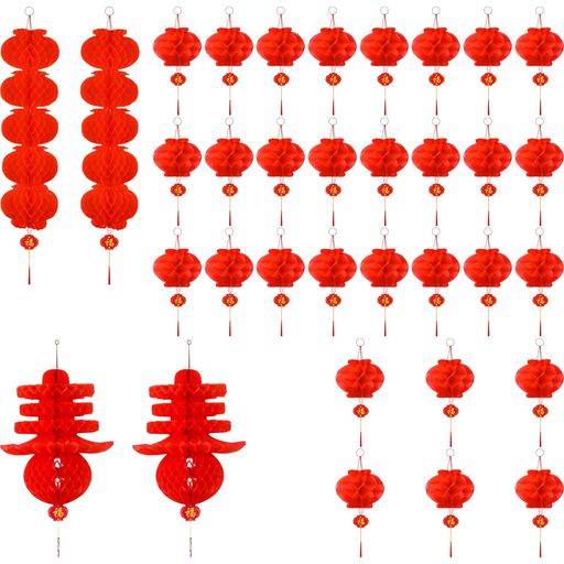 伝統的な中国のランタン: 当社の美しい中国のランタンで、ご自宅やイベントに優雅さと伝統のタッチを加えてください。高品質の紙で作られたこれらのランタンは、旧正月としても知られる春節の装飾に最適です。リビングルームやお店の入り口に吊るしたり、お祭りの雰囲気を作り出すユニークな装飾としてもお使いいただけます。 繁荣和好运的象征:在中国文化中,人们相信灯笼会带来好运和繁荣。我们的灯笼采用传统设计和鲜艳的红色,象征着欢乐、庆祝和丰収。挂上它们迎接来年,并祝愿来年平安顺利。 多機能装飾:誕生日パーティー、結婚式、ポップアップストアのオープンなどを主催する場合でも、当社のランタンはお祭りの雰囲気を加えるのに最適です。直径16cmと存在感のある大きさですが、コンパクトなので多用途に使えます。屋内または屋外に吊るして、その温かみのある輝きが魔法のような雰囲気を作り出します。 取り付けが簡単で軽量:各ランタンは長さ55cm、幅16cmです。重さはわずか 12 グラムと軽量で、吊り下げたり移動したりするのが簡単です。ランタンは2個セットで、保管と保護に便利なOPP袋に入っています。