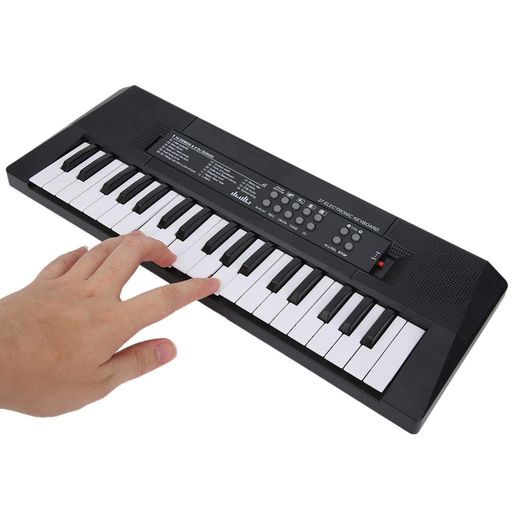 【ポータブルでデュアル電源システムを備えた便利なキーボード】ポータブルサイズとデュアル電源システム(USB充電または3 x 1.5V AAバッテリー)により、キーボードは屋外および屋内での使用に非常に便利で、携帯電話の電源アダプターと共有もできます。 【子供の脳の意識を育むための音楽知能玩具】37キーの電気キーボードは、子供の脳の意識を育むための素晴らしい音楽知能玩具となります。 【安全で環境にやさしい素材と優れた技量を使用したデザイン】安全で環境にやさしい素材と優れた技量によって作られたこの電気キーボードは、滑らかなエッジで子供の指を傷つけることがありません。 【マイク付きで簡単に歌いながら演奏できるキーボード】マイクが付いているため、ピアノを弾きながら歌うことができ、録音機能でいつでも自分の声を録音することができます。 【調整可能な音量や様々な音楽機能を備えたキーボード】この電動キーボードには、8つのトーン、6曲、5つのリズム、調節可能な音量の5つのパーカッション音楽があります。